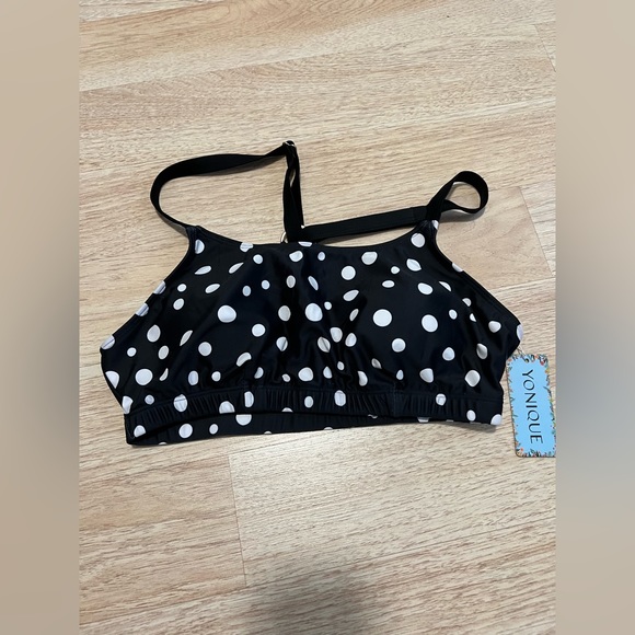 Yonique swimwear top - Picture 1 of 3